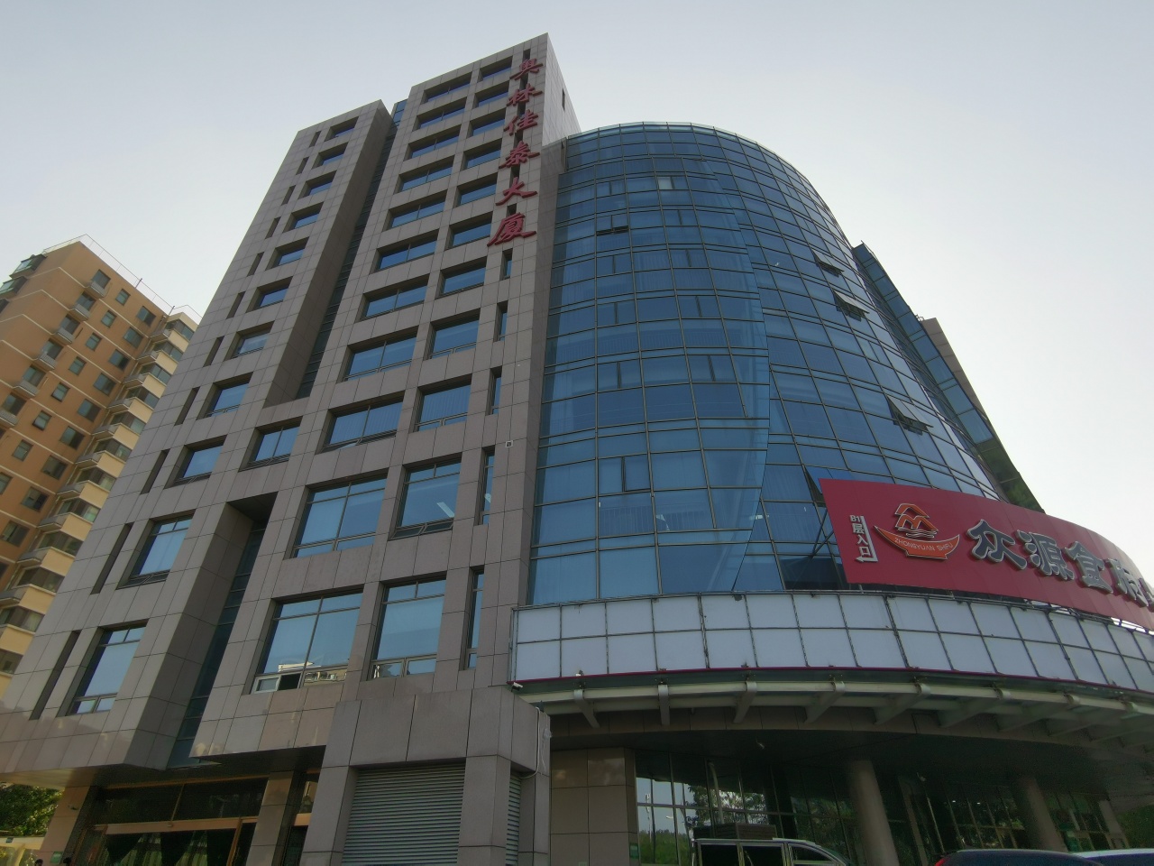 奥林佳泰大厦侧立面 